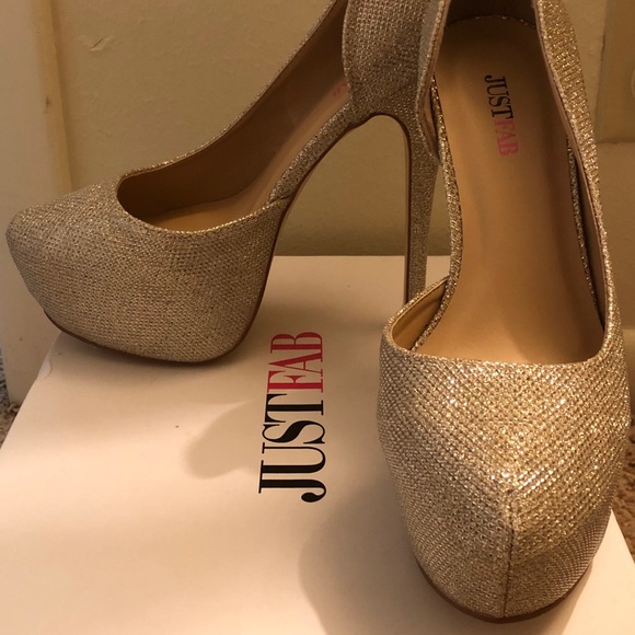 Just Fab Gold Jazzy Heals - Picture 1 of 3